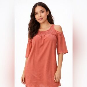 New York & Company | Coral Lace Cold Shoulder Shift Dress | Size Small